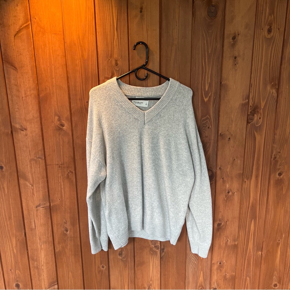 Abercrombie and Fitch V-neck sweater (XL)
